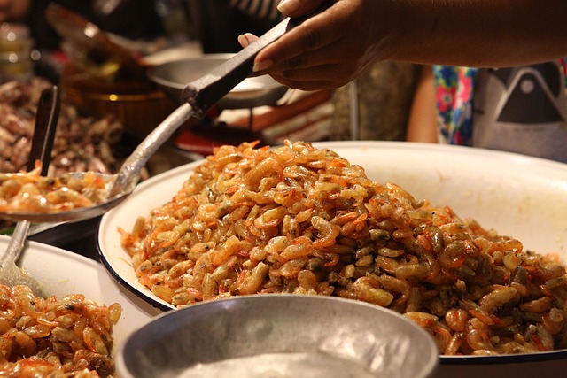 En smagsprøve på Osakas street food: Gadekøkkener, snacks og søde sager